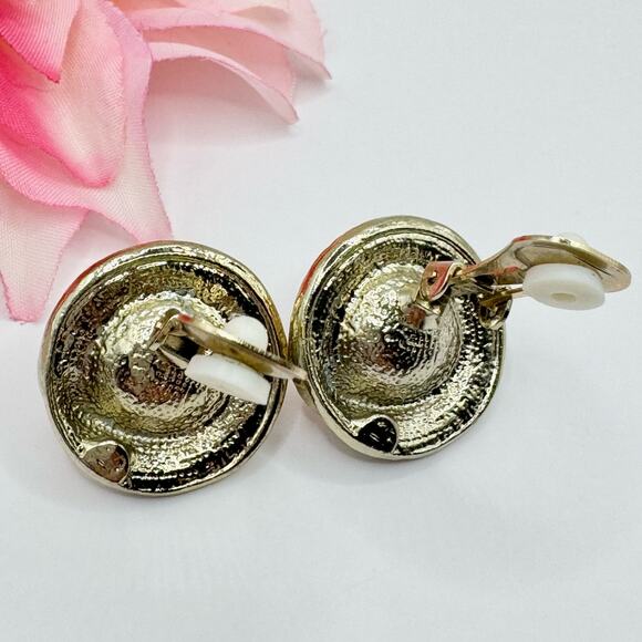 Vintage Faux Pearl Cream Enamel Swirl Clip on Earrings Pearlcore Gold Tone Chic - Picture 6 of 9